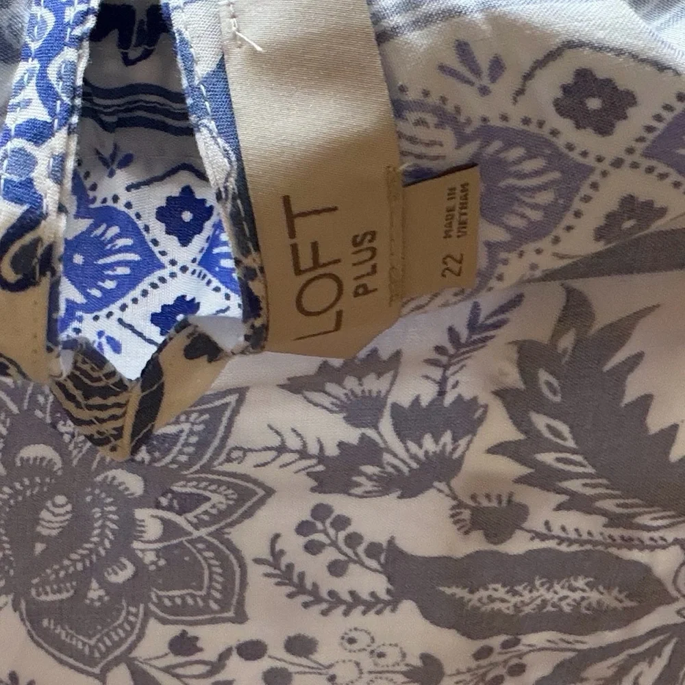 LOFT Plus Blue and White Floral dress - Picture 4 of 6